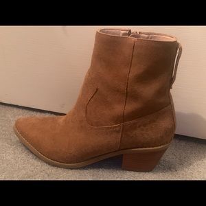 ABLE Erika western-style ankle boot in tan leather “washed leopard suede” size 7